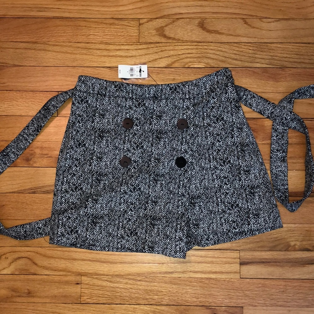 Express black and white pattern SKORT***